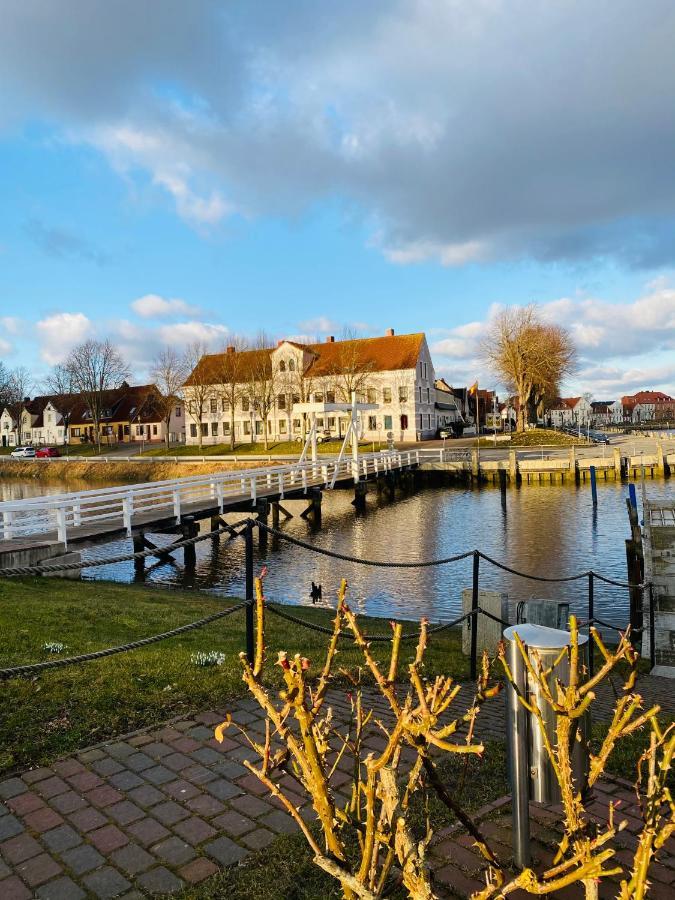 Gasthaus Hafenblick Tönning Buitenkant foto